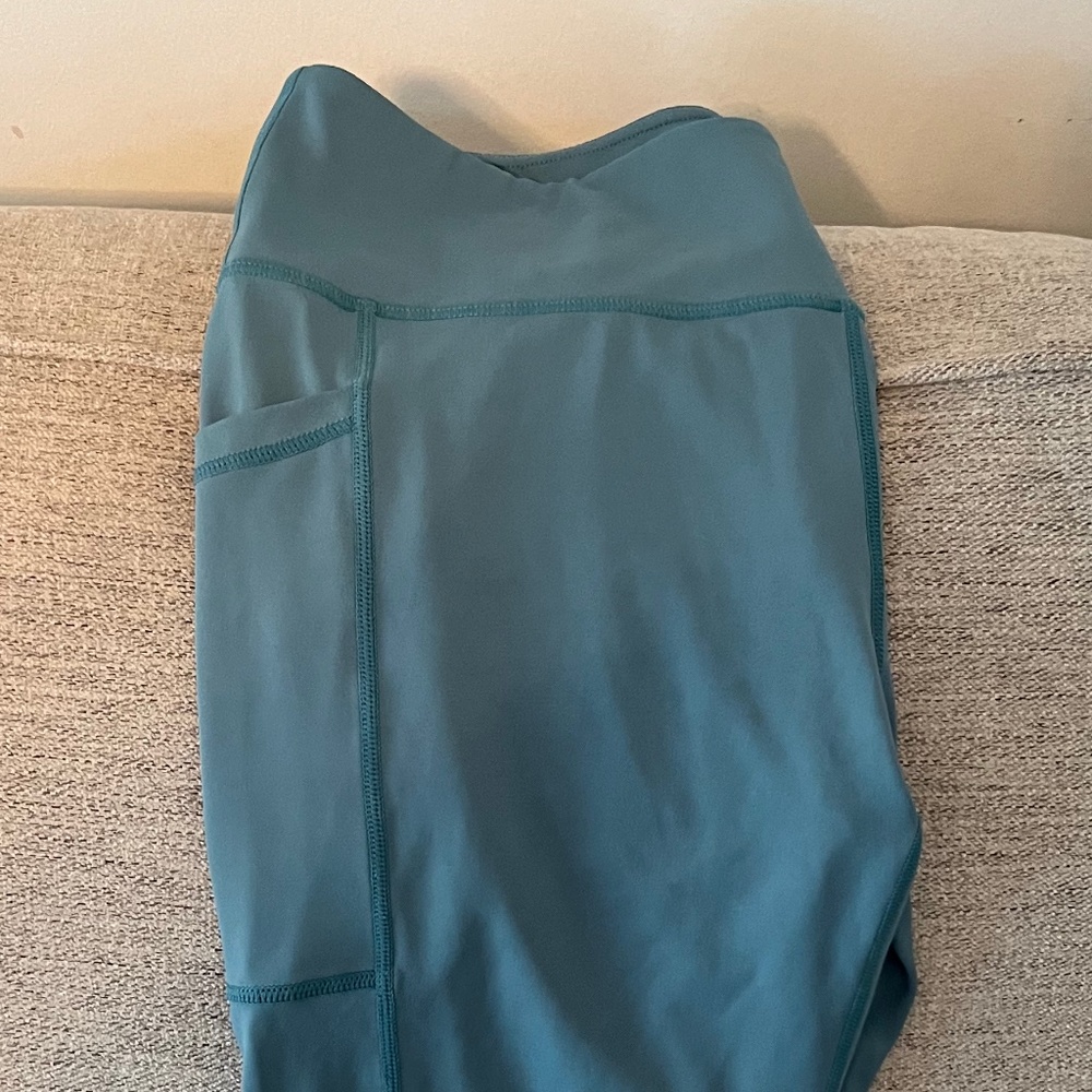 Constantly Varied Gear (CVG) Size Large Capri Leggings - Sage